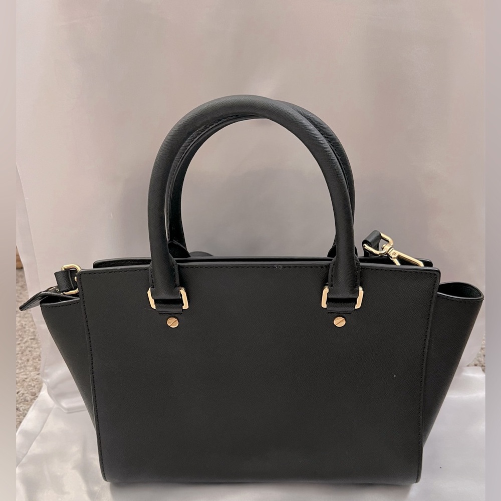 Michael Kors Medium Selma in Black with gold hardware - Picture 6 of 14